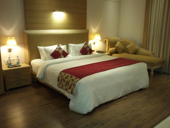 Minibar, desk, soundproofing, iron/ironing board