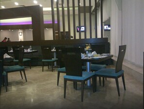 2 restaurants, breakfast, lunch, dinner served; Indian cuisine - Royal Orchid Central (Shimoga)