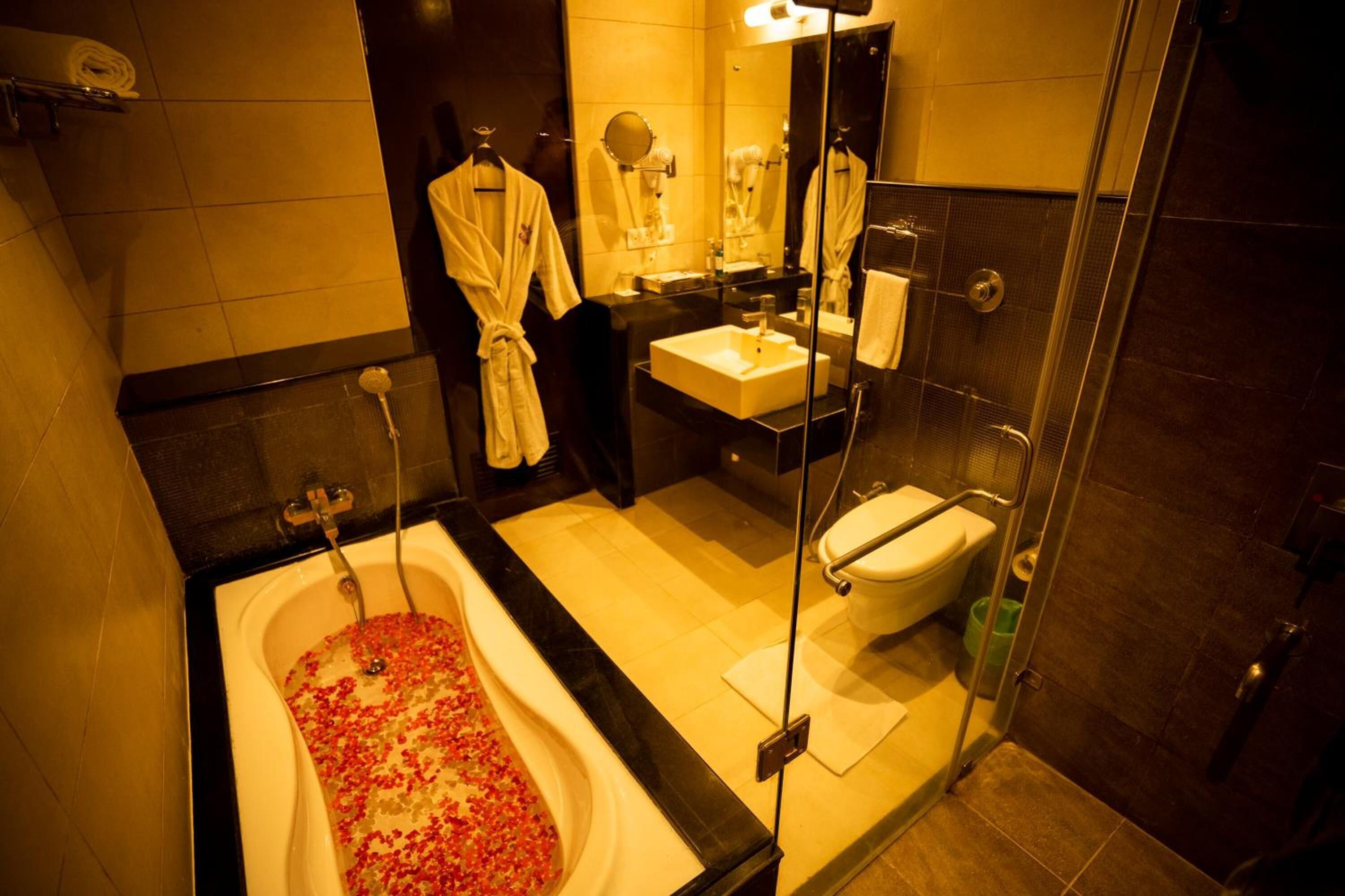Rainfall showerhead, free toiletries, hair dryer, bathrobes