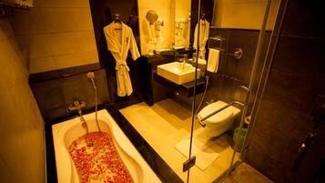 Rainfall showerhead, free toiletries, hair dryer, bathrobes