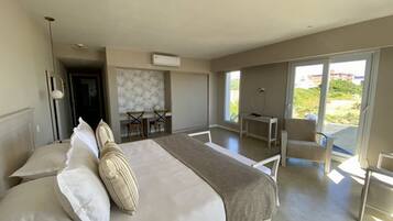 Egyptian cotton sheets, premium bedding, minibar, in-room safe