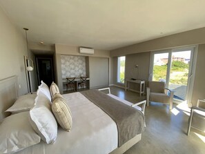 Suite, Sea View | Egyptian cotton sheets, premium bedding, minibar, in-room safe - Serena Hotel - Exclusivo Adultos (Punta del Este)