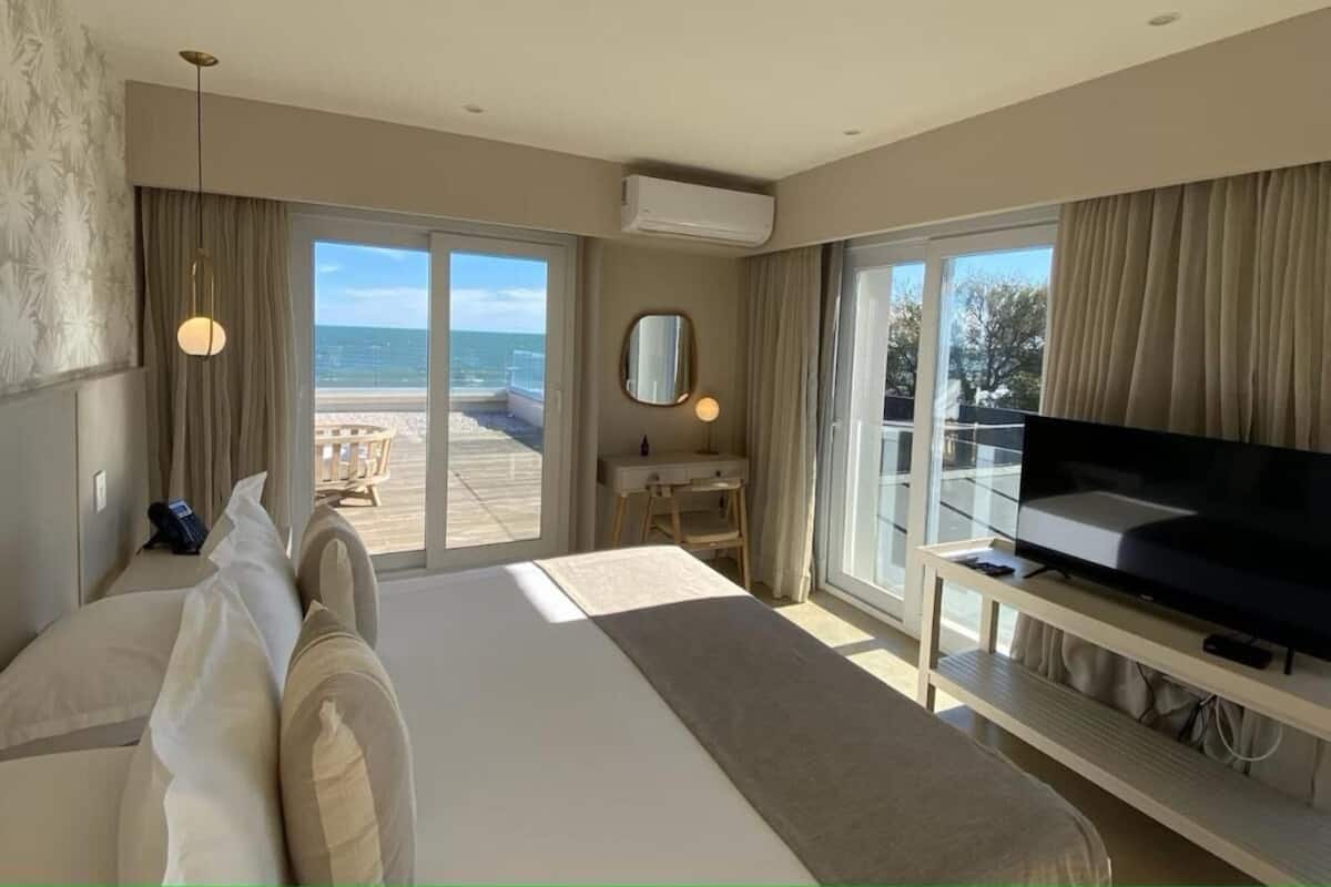 Presidential Room | Egyptian cotton sheets, premium bedding, minibar, in-room safe