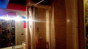 Shared Dormitory, Mixed Dorm | Bathroom | Hair dryer, towels