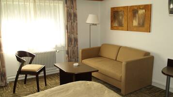 Doppelzimmer | Minibar, individuell dekoriert, Schreibtisch, kostenloses WLAN