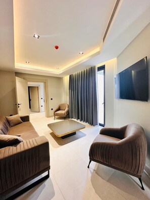Suíte luxo, vista para o jardim | 1 quarto, roupas de cama premium, frigobar, cofres nos quartos