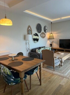 1 bedroom, premium bedding, minibar, in-room safe