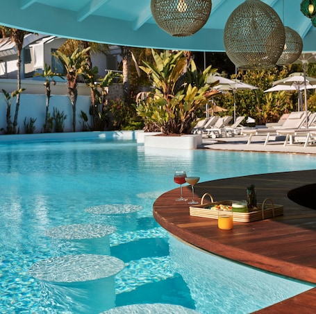 2 bars/lounges, poolside bar
