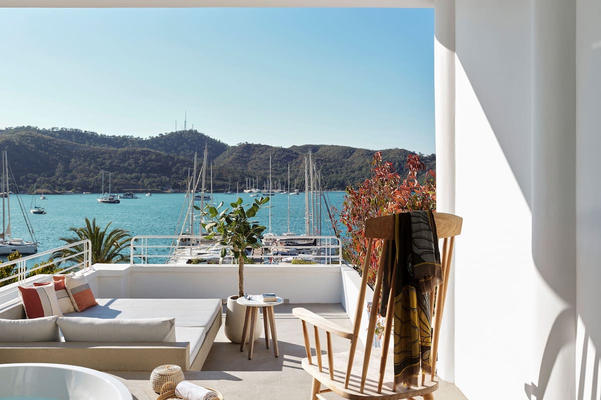 deluxe suite | 2 bedrooms, minibar, in-room safe, desk