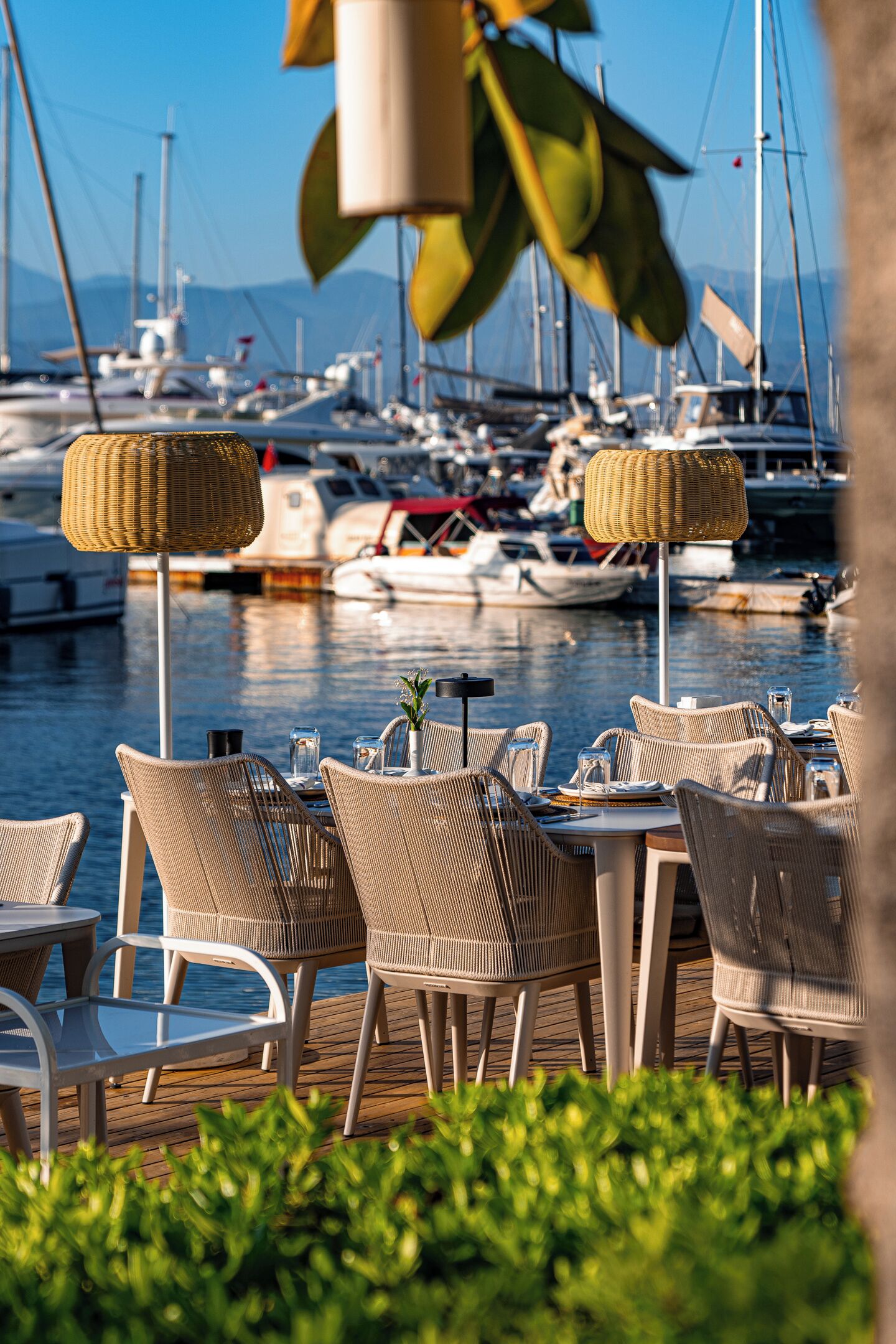 Breakfast, lunch, dinner served; international cuisine 