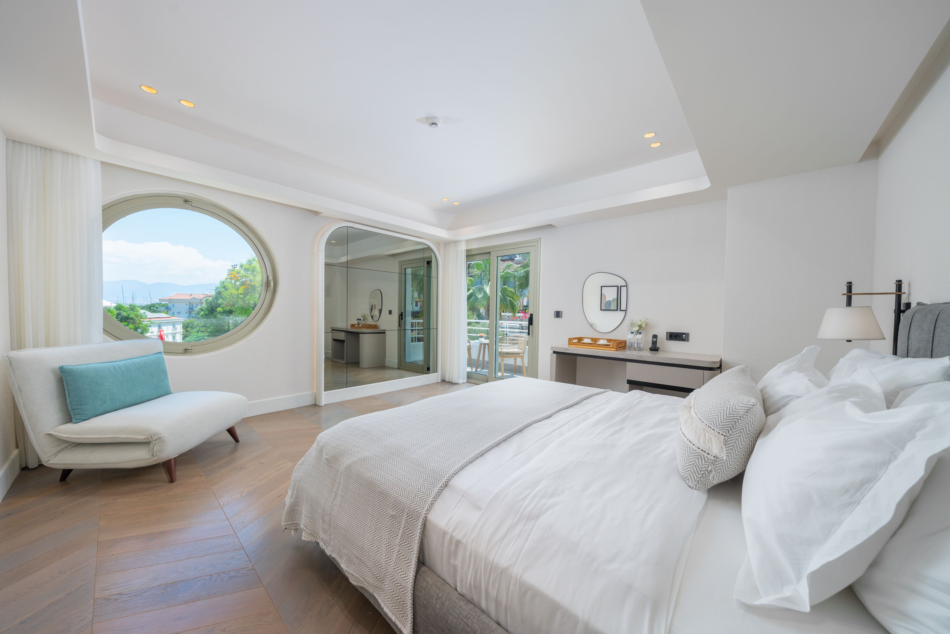 superior room, partial sea view | 2 bedrooms, minibar, in-room safe, desk