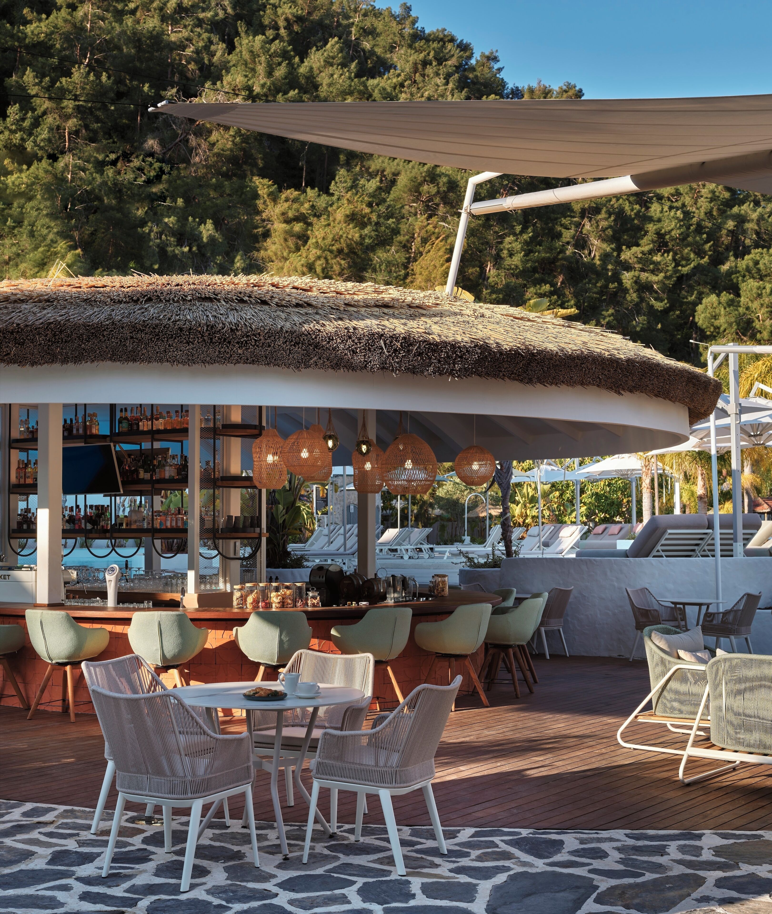 2 bars/lounges, poolside bar