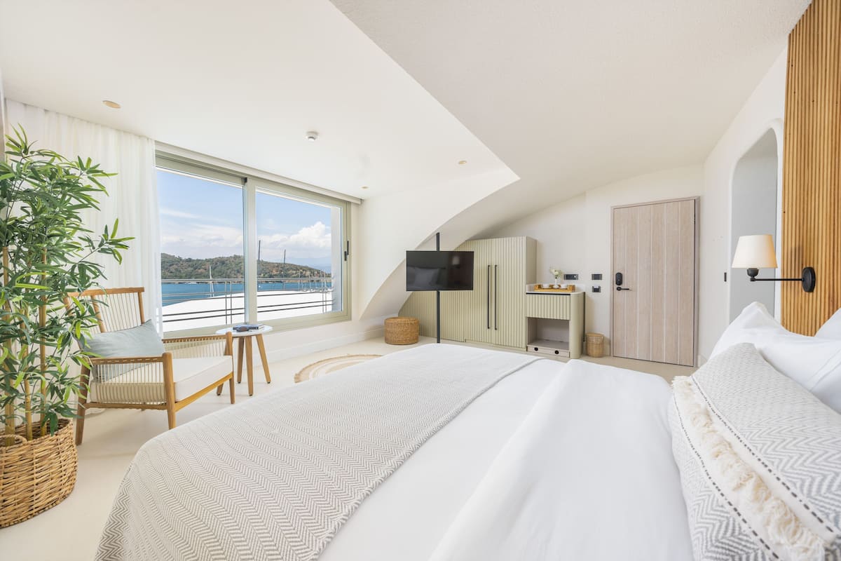 Standard Loft | 2 bedrooms, minibar, in-room safe, desk