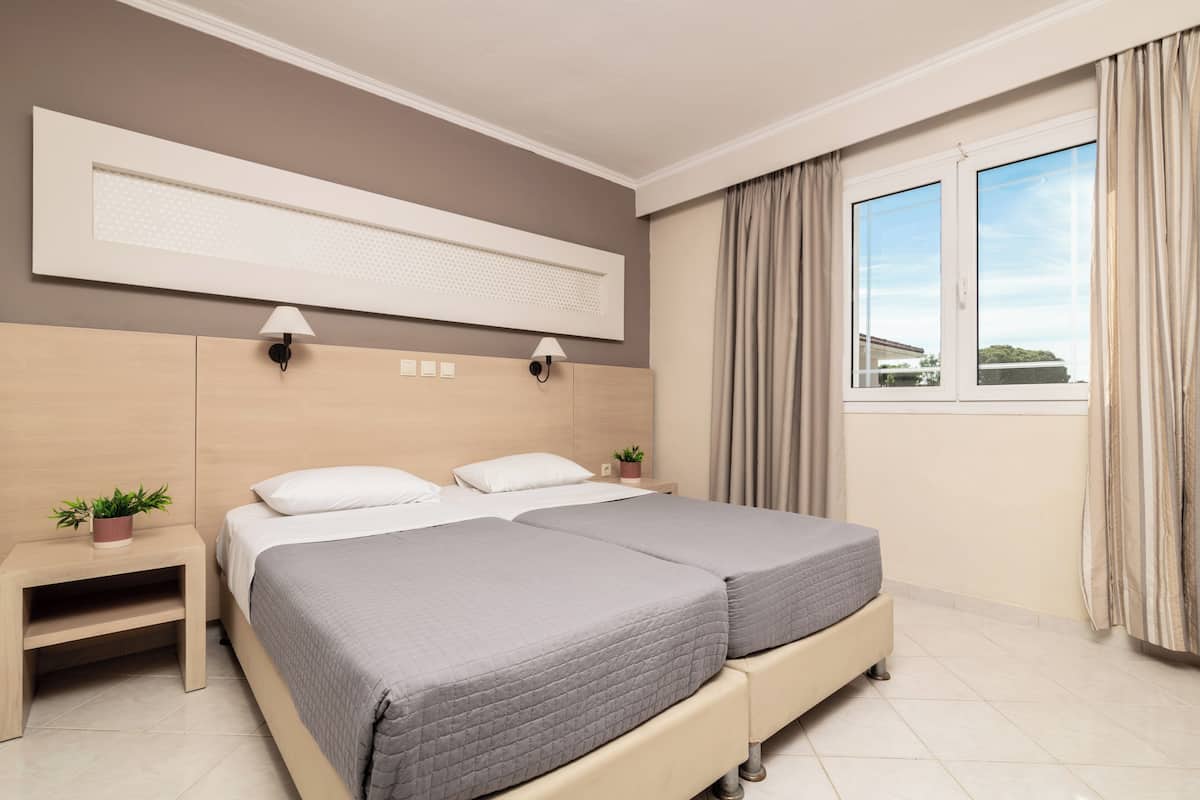 Superior Family Room | In-room safe, desk, soundproofing, WiFi