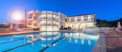 Outdoor pool, sun loungers