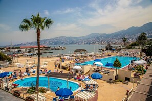 A resort with multiple swimming pools, sun loungers, and a view of the city and mountains. - Bel Azur Hotel & Resort (Jounieh)