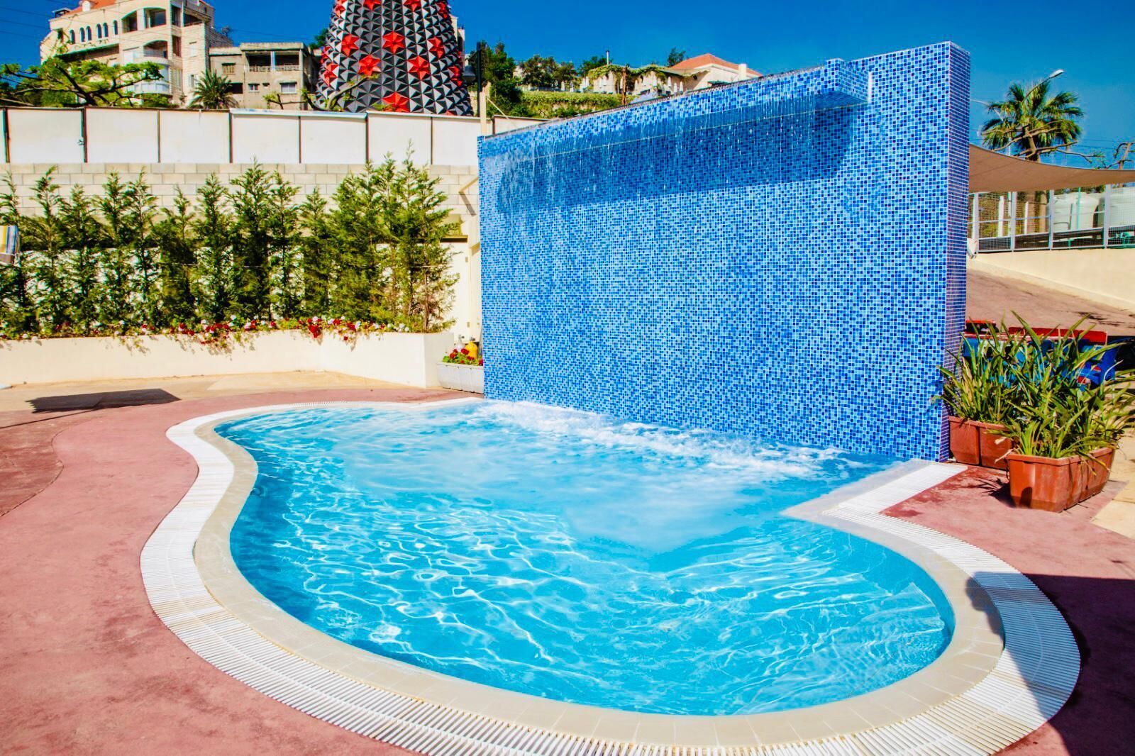 outdoor pool, pool loungers