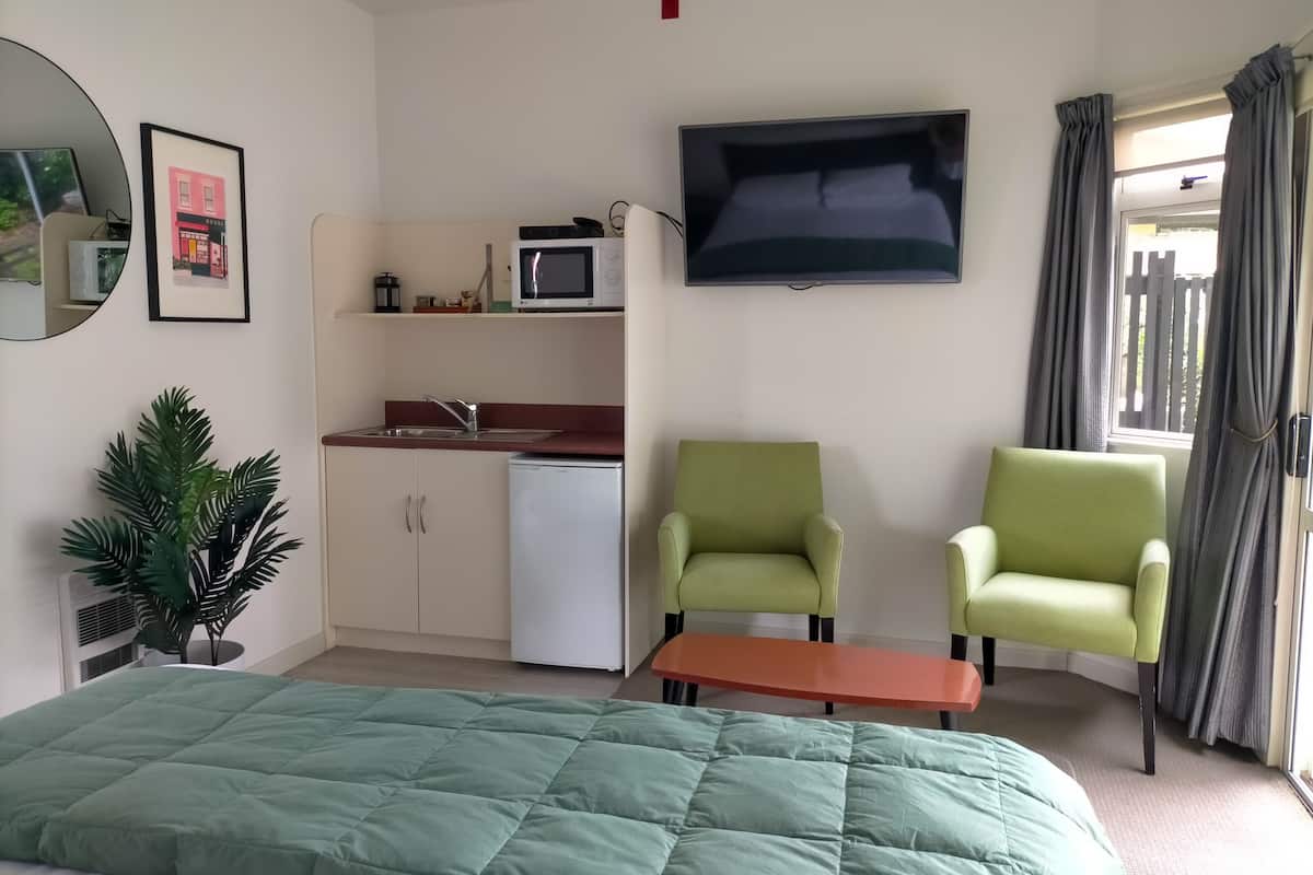 Garden Studio | Blackout drapes, soundproofing, iron/ironing board, cribs (free)