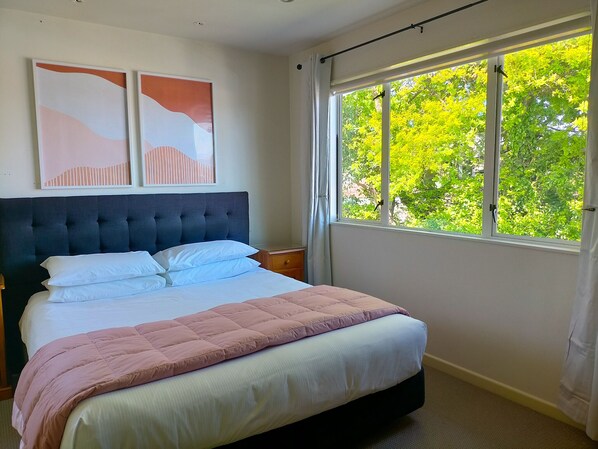 Cortinas blackout y sistema de insonorización