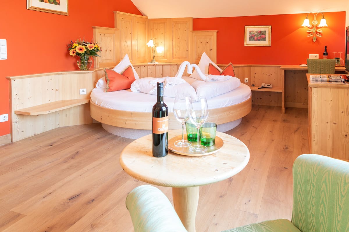 Superior-dobbeltværelse - balkon | Allergivenligt sengetøj, minibar, pengeskab på værelset