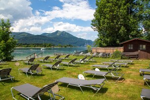Plage privée à proximité, chaises longues, parasols, serviettes de plage