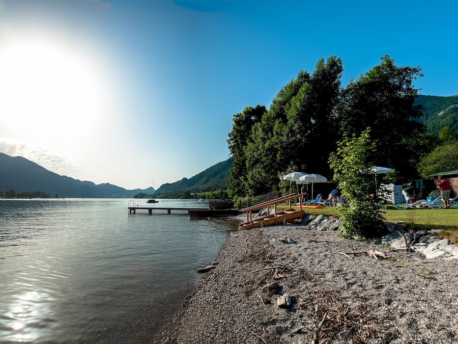 Privat strand i nærheten, solsenger, parasoller og strandhåndklær