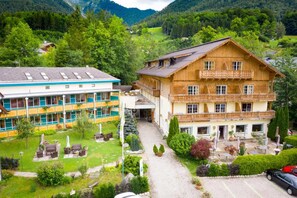 Front of property - Hotel Försterhof (St. Gilgen)