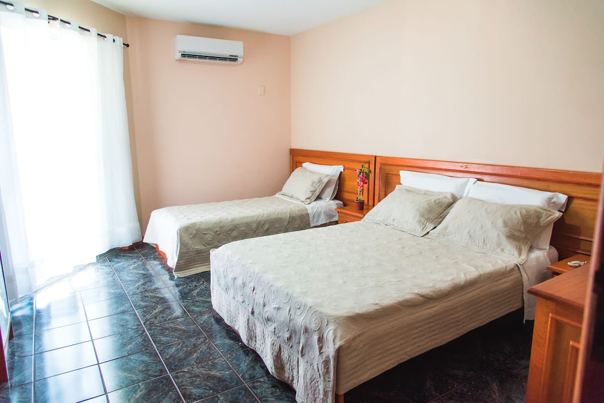 Hypo-allergenic bedding, minibar, in-room safe, laptop workspace