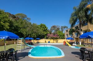 2 outdoor pools