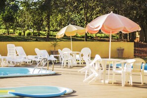 2 piscines extérieures