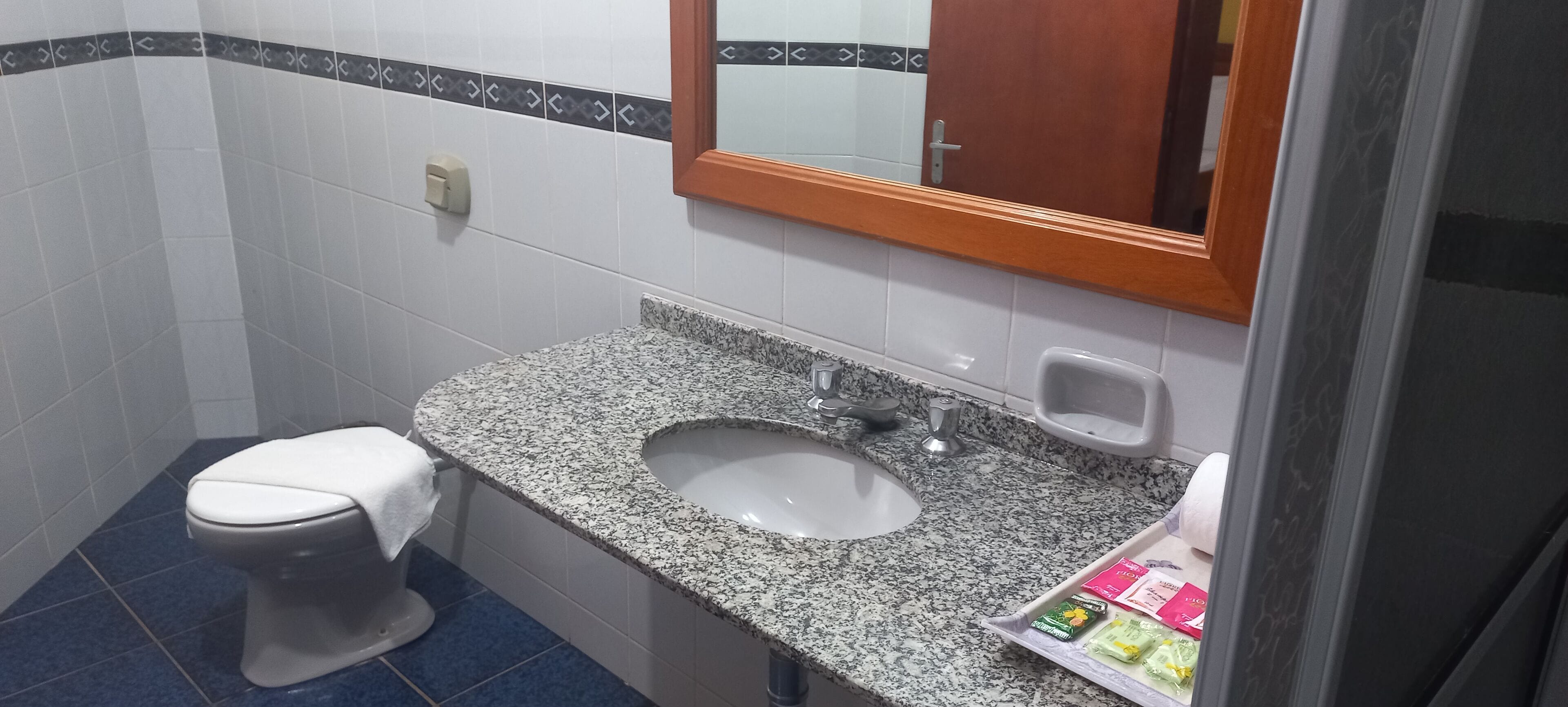 standard triple room | bathroom | shower, free toiletries, hair dryer, bathrobes