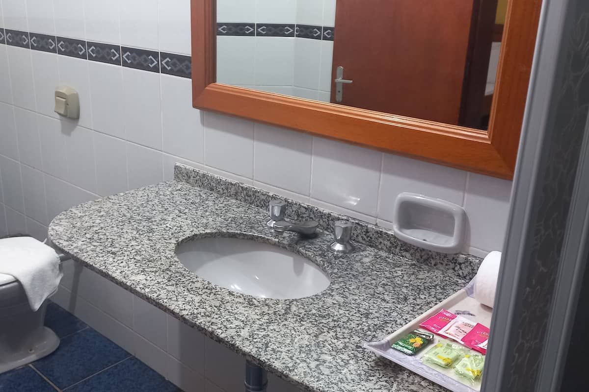 standard triple room | bathroom | shower, free toiletries, hair dryer, bathrobes