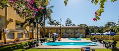 2 piscinas al aire libre