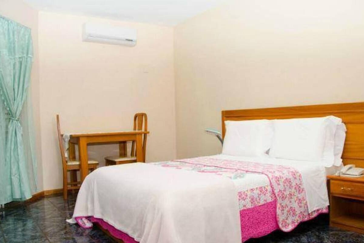 Hypo-allergenic bedding, minibar, in-room safe, laptop workspace
