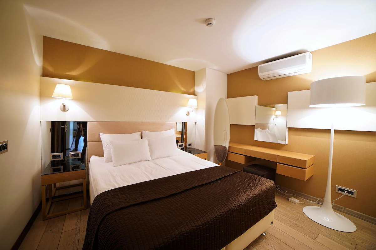 Apartment, 2 Bedrooms | 2 bedrooms, iron/ironing board, free WiFi