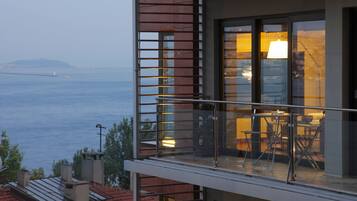 Panoramic-Apartment, 3 Schlafzimmer, Meerblick | 2 Schlafzimmer, Bügeleisen/Bügelbrett, kostenloses WLAN