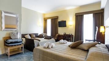 Habitación superior con 1 cama doble o 2 individuales | Ropa de cama de alta calidad, colchones con acolchado adicional, minibar