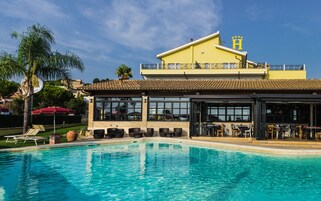 Fachada de la propiedad