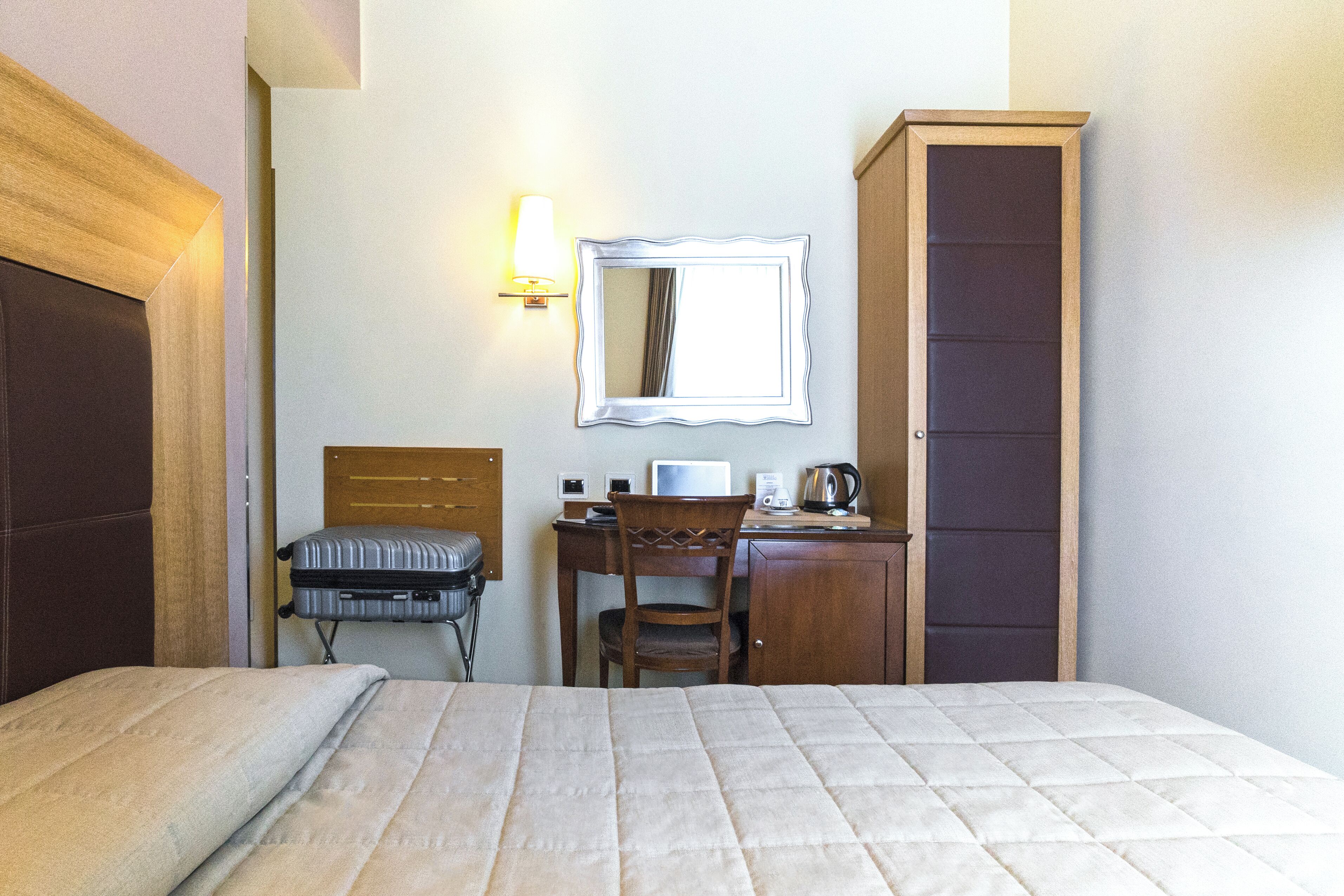 classic single room | premium bedding, pillow-top beds, minibar, in-room safe