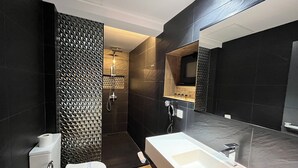 A modern bathroom with a large mirror, a shower, and a toilet. - New "Villa Albero" Boutique (Torremolinos)