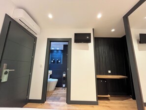 Standard Double or Twin Room | In-room safe, desk, blackout drapes, iron/ironing board - New "Villa Albero" Boutique (Torremolinos)