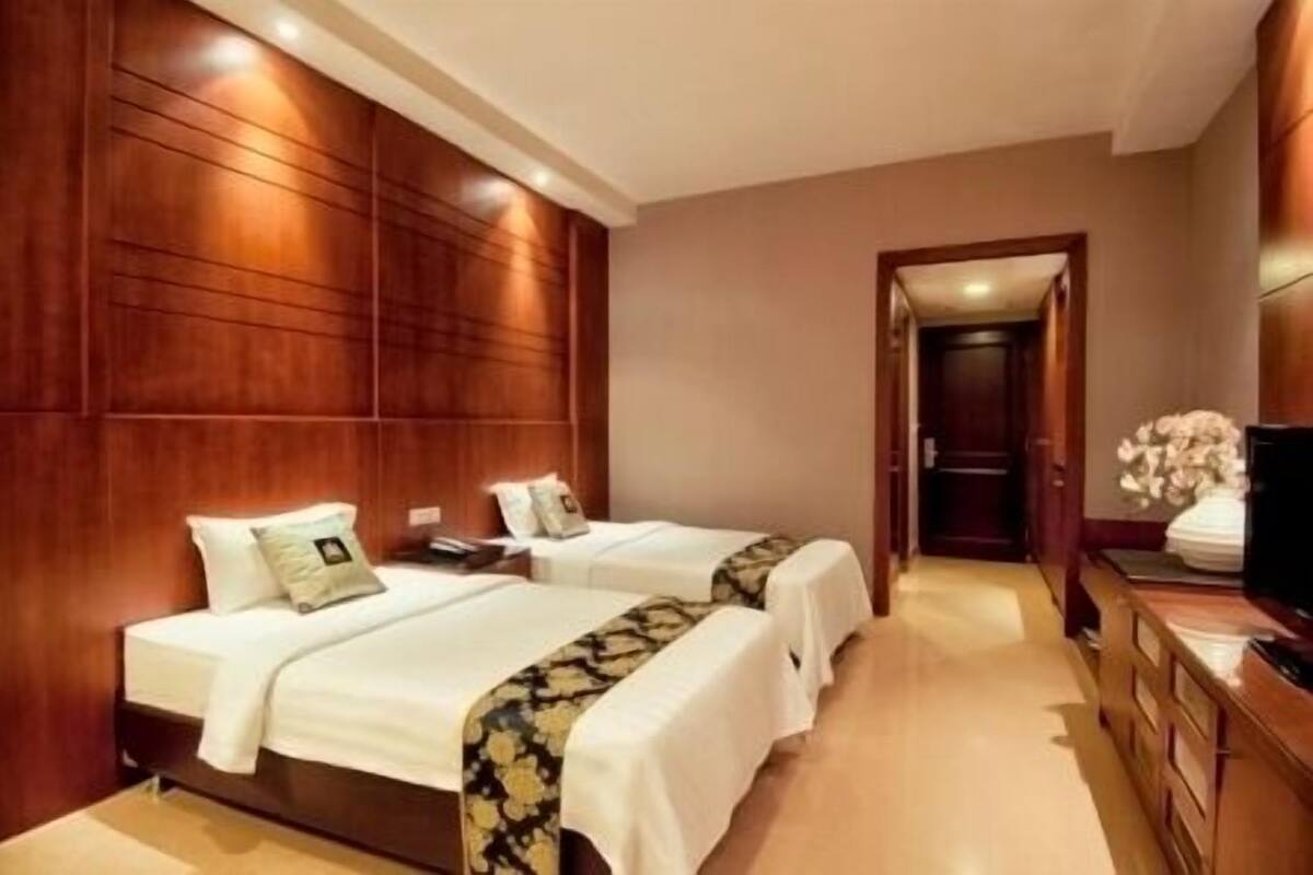 Kamar Eksekutif | Minibar, brankas, meja kerja, dan tempat tidur lipat/tambahan