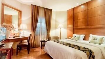 Minibar, in-room safe, desk, rollaway beds