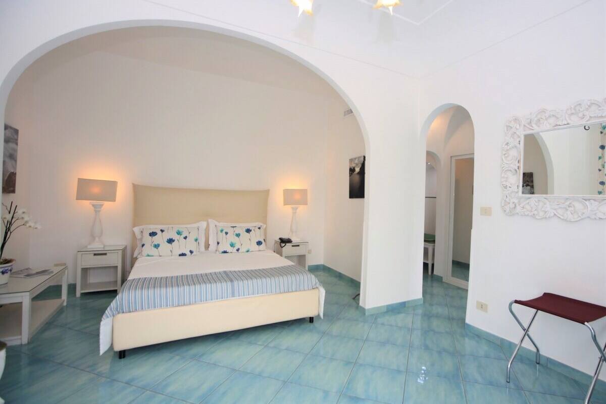 Minibar, in-room safe, blackout curtains, free WiFi