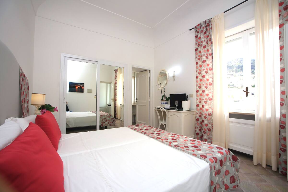 Classic Double Room | Minibar, in-room safe, blackout curtains, free WiFi