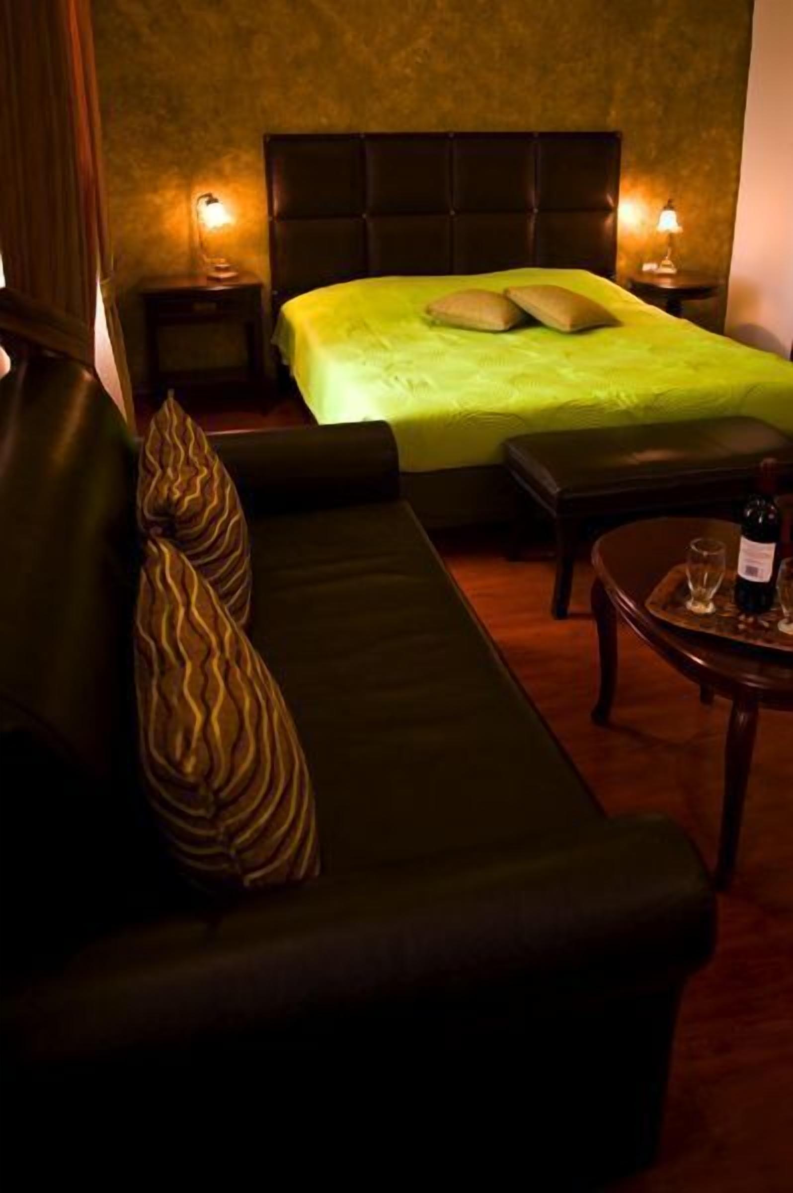 junior suite | living area | tv