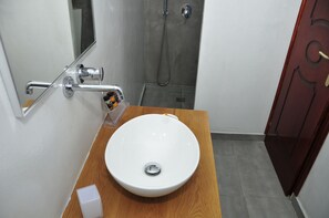Triple Room | Bathroom