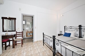 Double or Twin Room | In-room safe, iron/ironing board, free WiFi, bed sheets