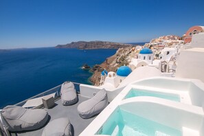 Outdoor spa tub - Theodora Suites - Adults Only (Santorini)