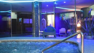 Een sauna, een bubbelbad, een stoombad